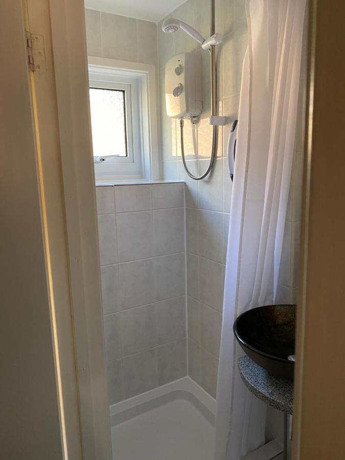 Quiet, Spacious Double Bedroom! Peterborough Kültér fotó